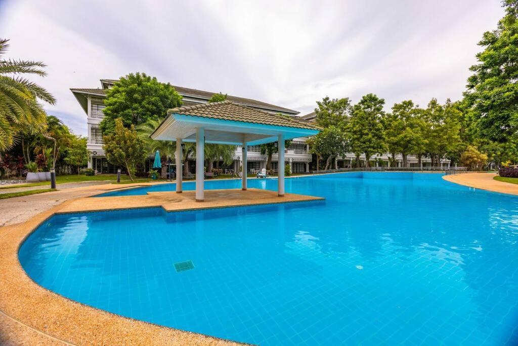 4 Bedroom Townhouse In Great Location! Hua Hin Exterior photo